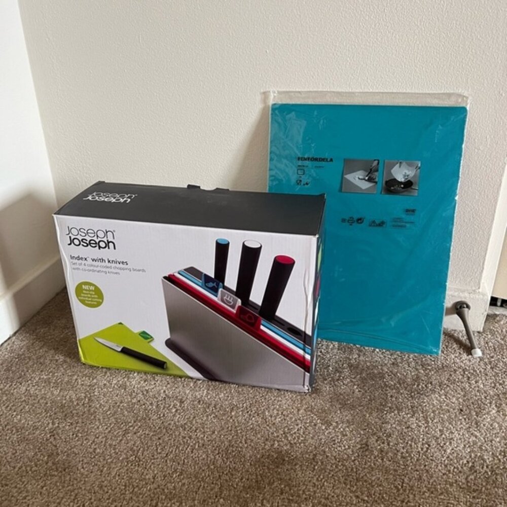 Joseph Joseph Index Cutting board with Knives